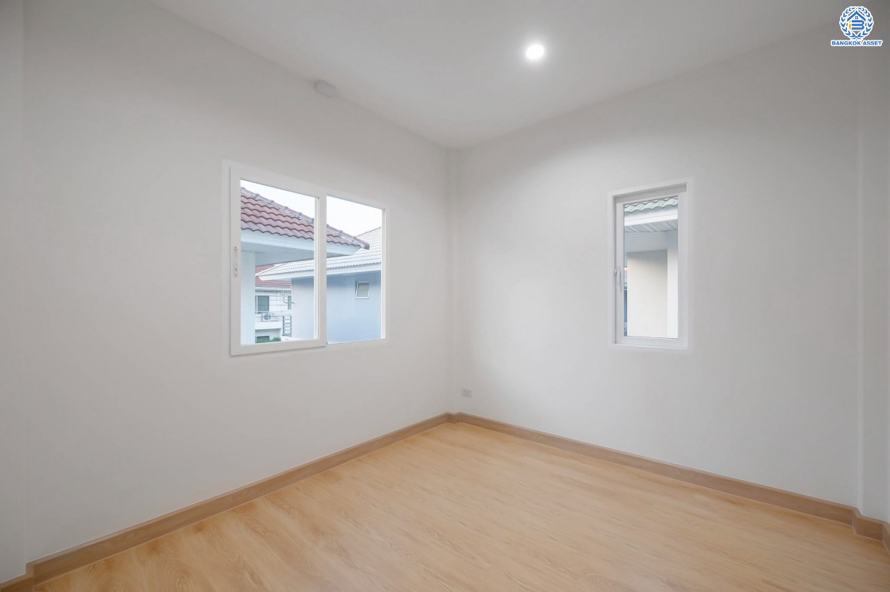 บ้านมือสองตกแต่งใหม่ โครงการ เดอะวิลล่า ราชพฤกษ์-ท่าอิฐ แบรนด์ Property Perfect เดินทางสะดวก เนื้อที่ 35.8 ตร.ว. ฟังก์ชัน 3 ห้องนอน 2 ห้องน้ำ จอดรถได้ 2 คัน บนทำเลเชื่อมต่อทั้ง ถ.รัตนาธิเบศร์ และถ.ราชพฤกษ์ และเพียง 10 นาทีถึงรถไฟฟ้า "สถานีบางรักน้อยท่าอิฐ"